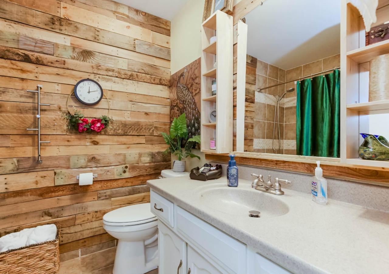 Becky & Marvels 420 Stay - Private Room Kansas City Exterior photo