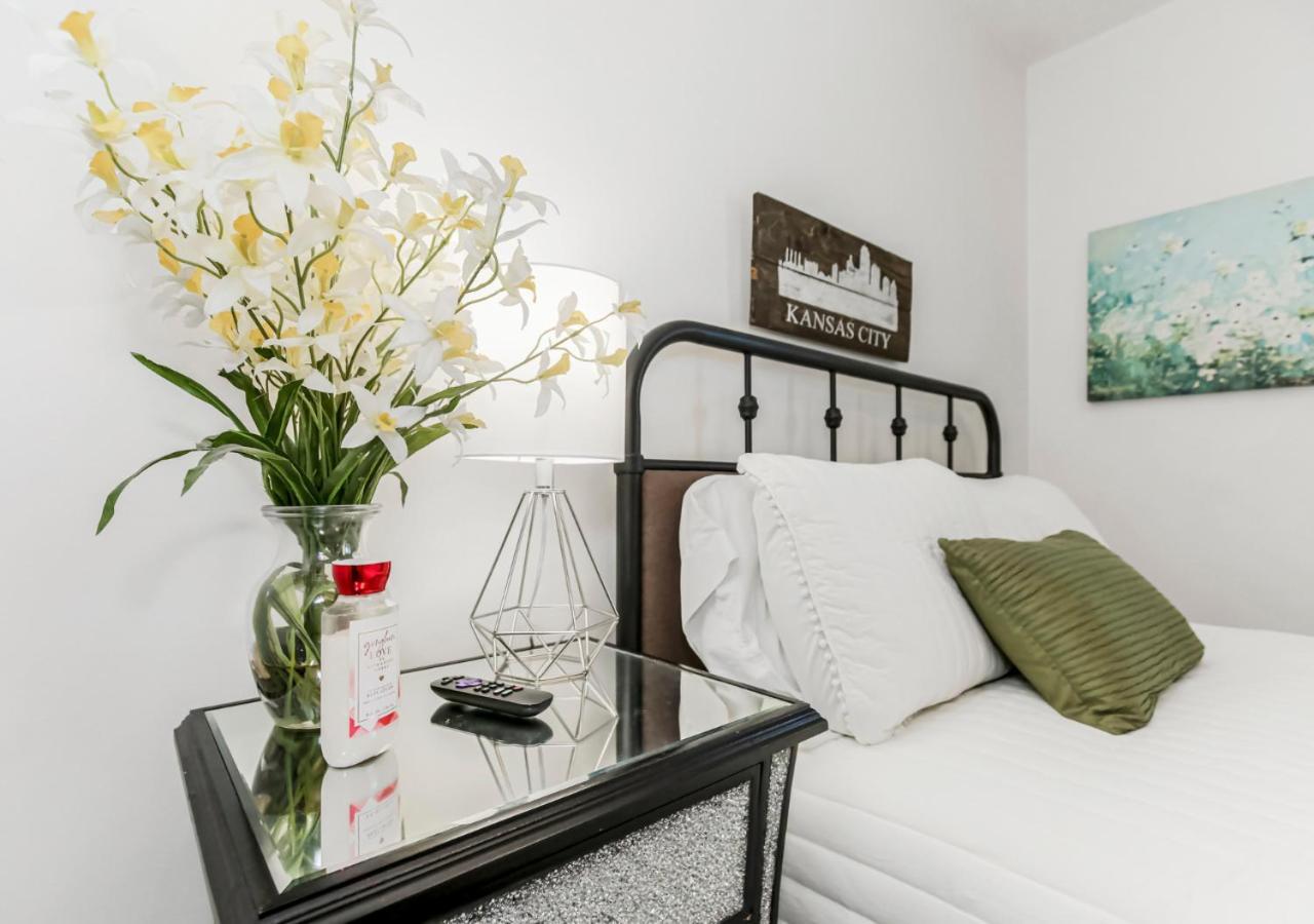 Becky & Marvels 420 Stay - Private Room Kansas City Exterior photo