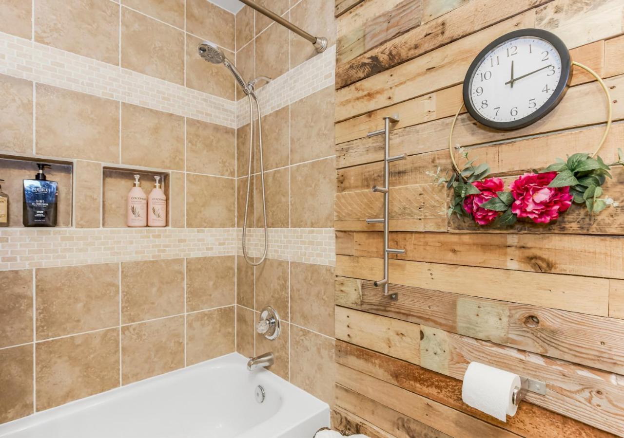 Becky & Marvels 420 Stay - Private Room Kansas City Exterior photo