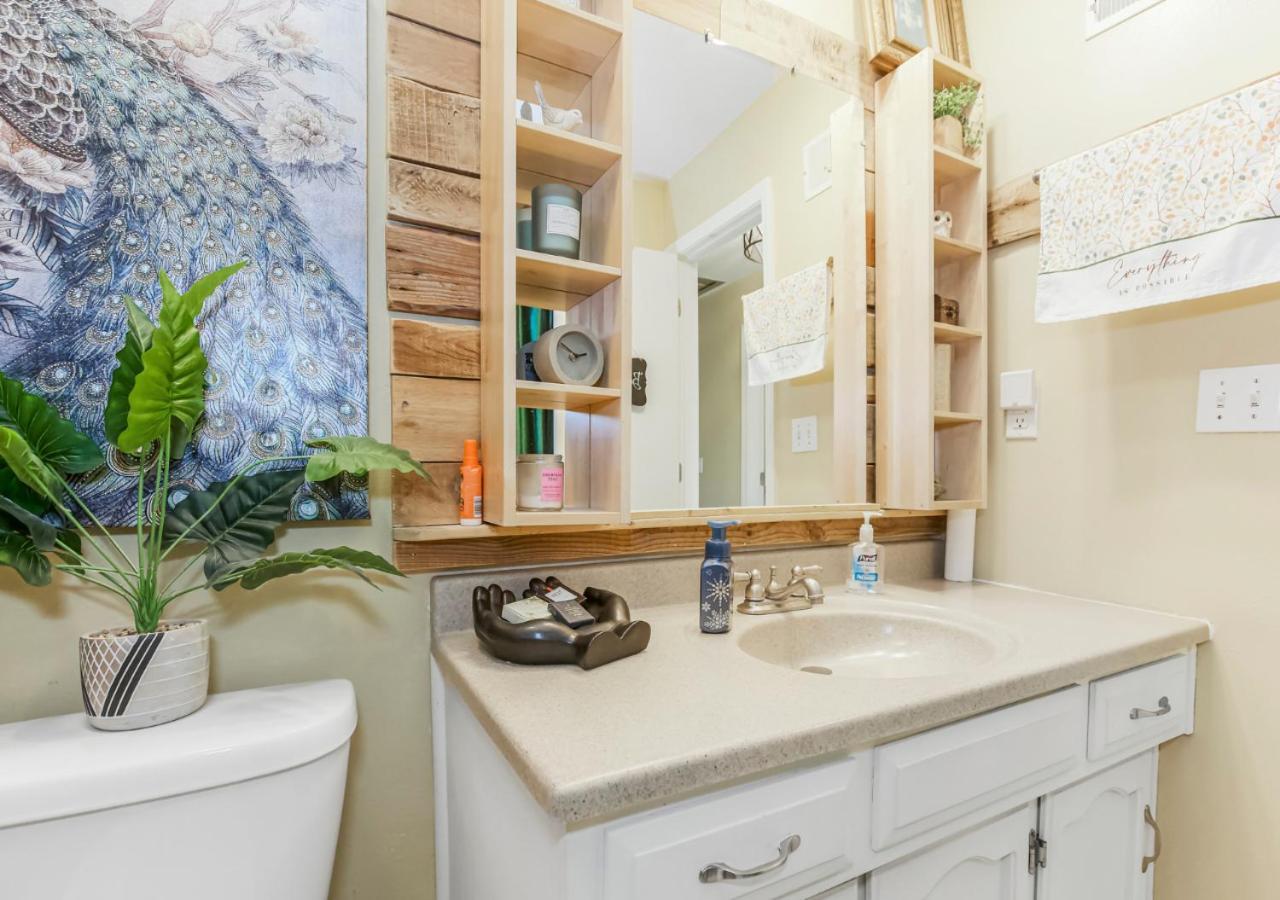 Becky & Marvels 420 Stay - Private Room Kansas City Exterior photo
