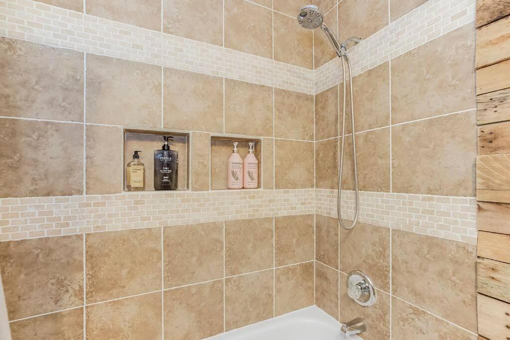 Becky & Marvels 420 Stay - Private Room Kansas City Exterior photo