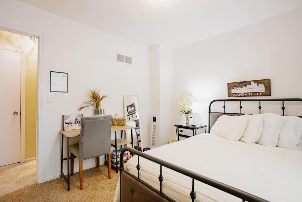 Becky & Marvels 420 Stay - Private Room Kansas City Exterior photo