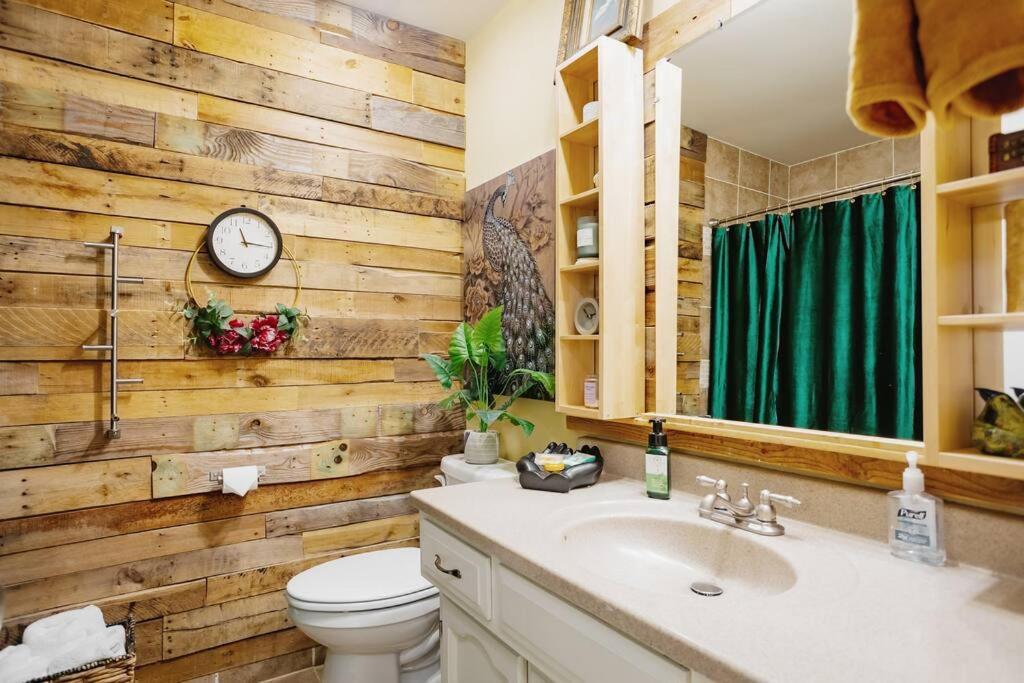 Becky & Marvels 420 Stay - Private Room Kansas City Exterior photo